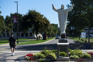 Image of statue with arms spread overlooking road