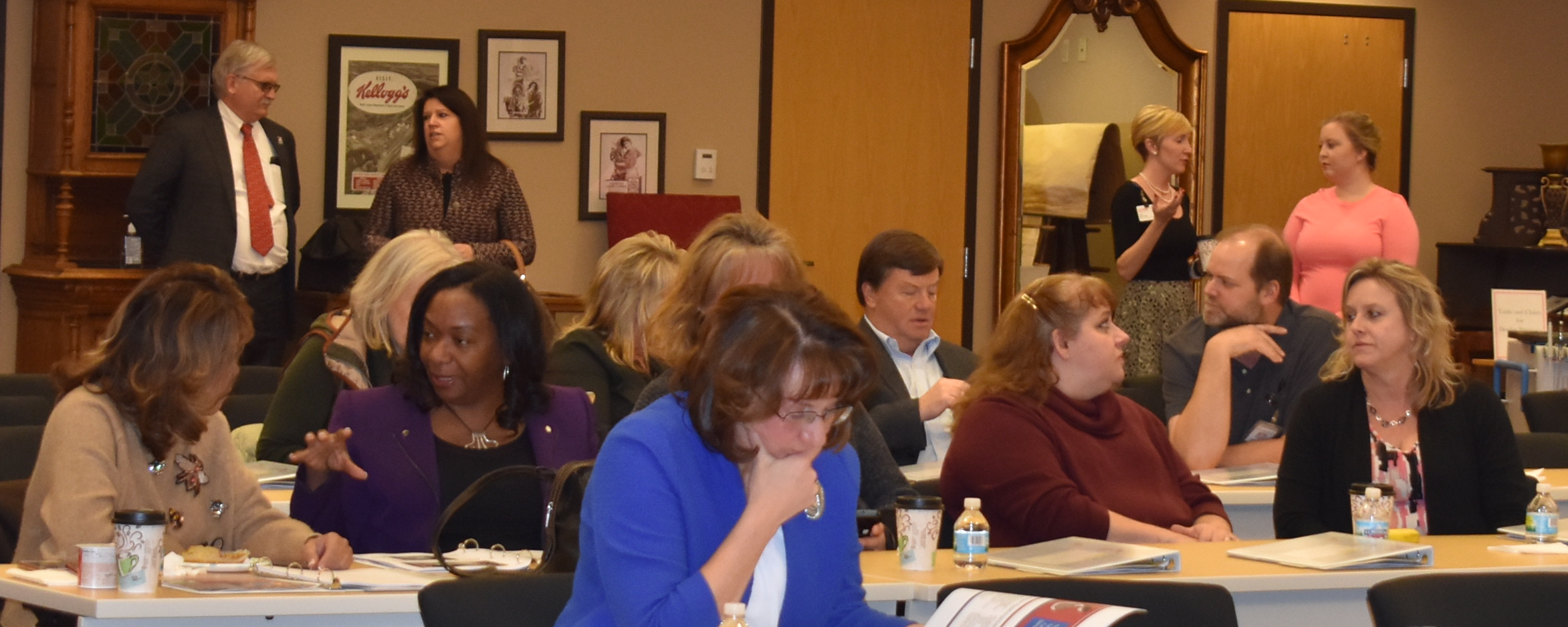 2017-12-14 Crowd Prepares for Session